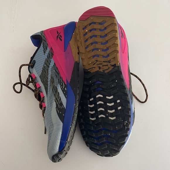 Cross-trainer athletic shoe with comfortable wide toe box - Picture 3 of 6